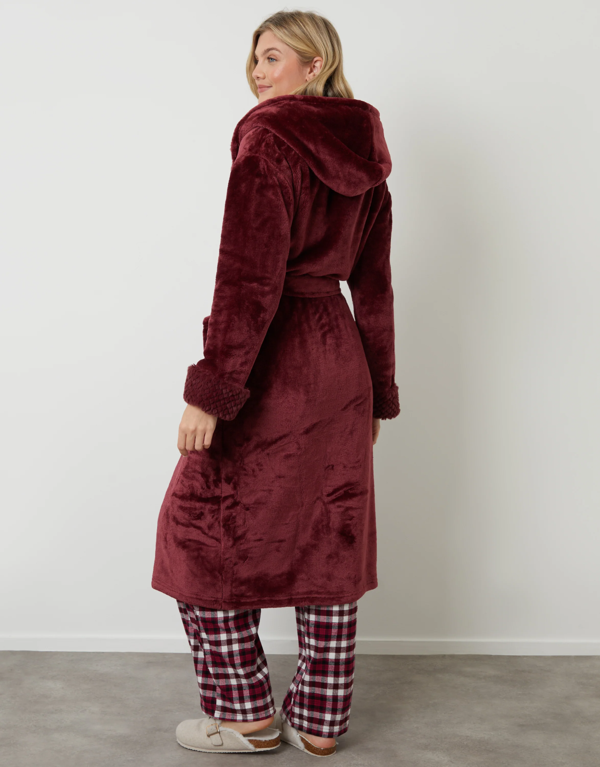 Galuxia Women's Berry Red Soft Faux Fur Trim Dressing Gown - Image 2