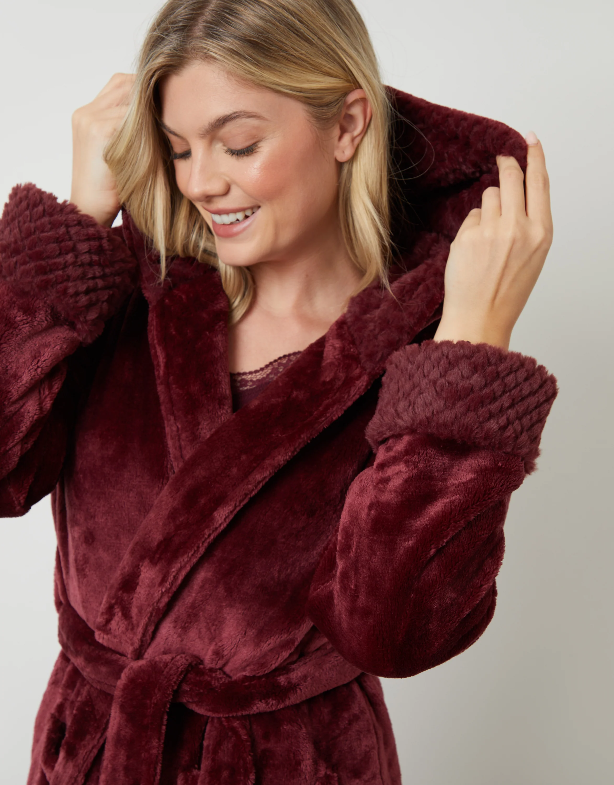 Galuxia Women's Berry Red Soft Faux Fur Trim Dressing Gown - Image 3