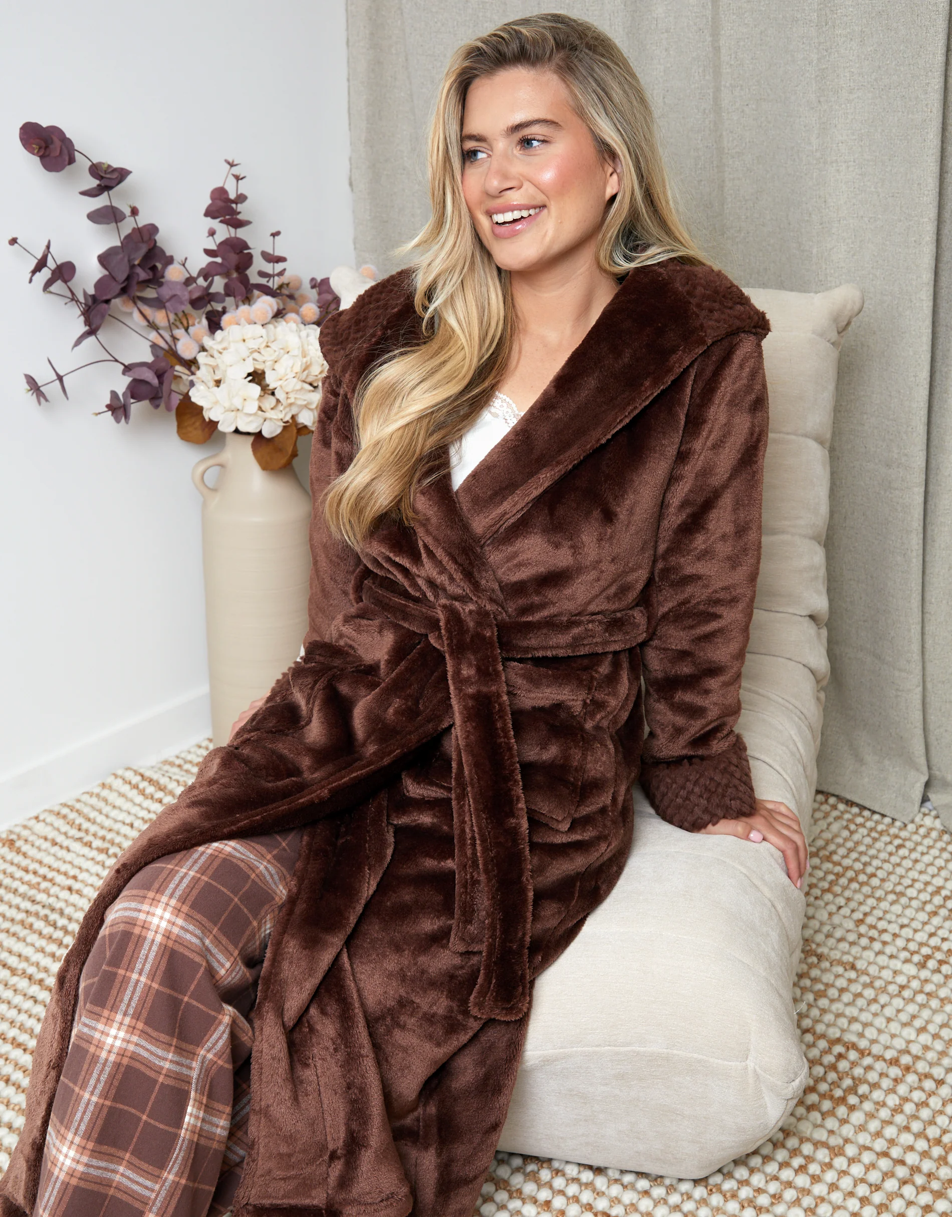 Galuxia Women's Chocolate Brown Soft Faux Fur Trim Dressing Gown - Image 4