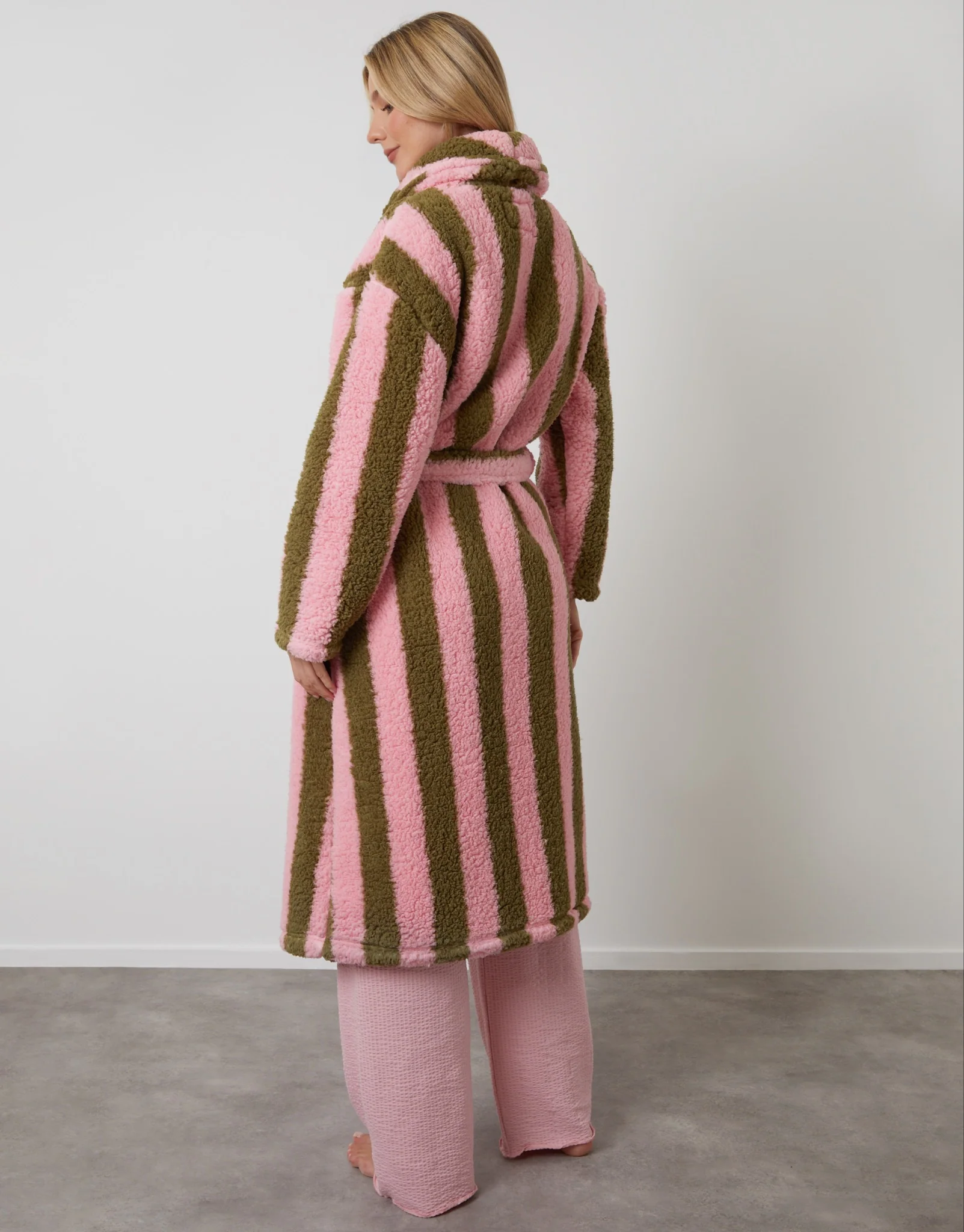 Galuxia Women's Pink Stripe Borg Dressing Gown - Image 2